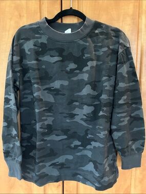 GAP women’s Black & Gray Camo Crewneck Sweater XS